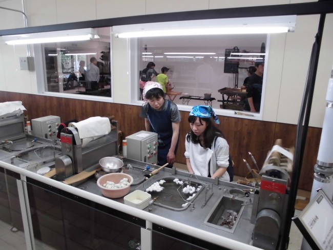 宮坂製糸さんの上州式繰糸機体験も大好評!