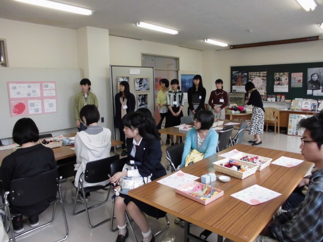 午前中は美術部の高校生が参加してくれました!
