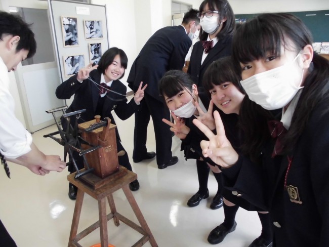 まゆから糸を繰る体験のあとは、博物館や製糸工場を見学しました☆