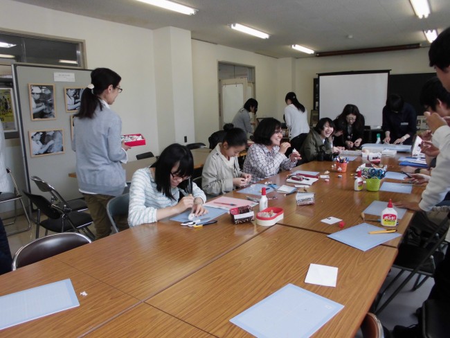 午後は体験プログラムを試していただきました。繭工作はいかがですか?